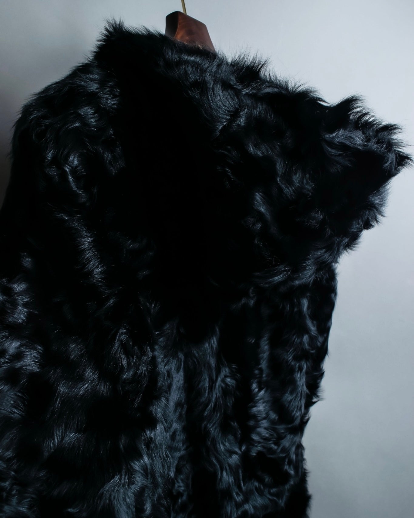 Lamb fur magnetic button hood coat