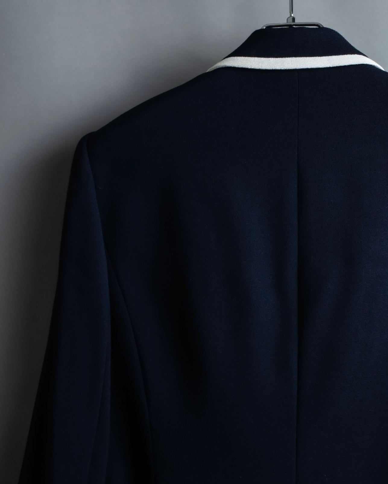 “Burberrys” open collar piping designed jacket