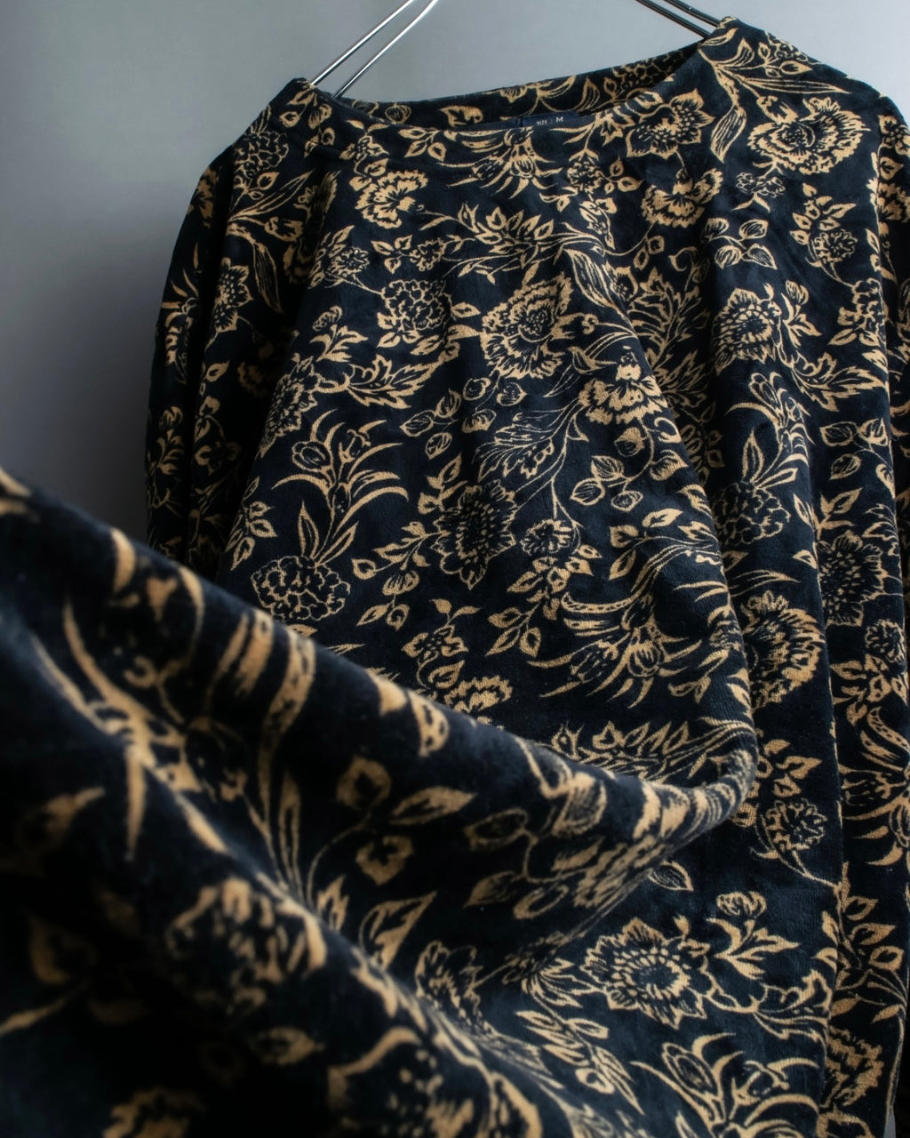 Vintage botanical pattern velor knit