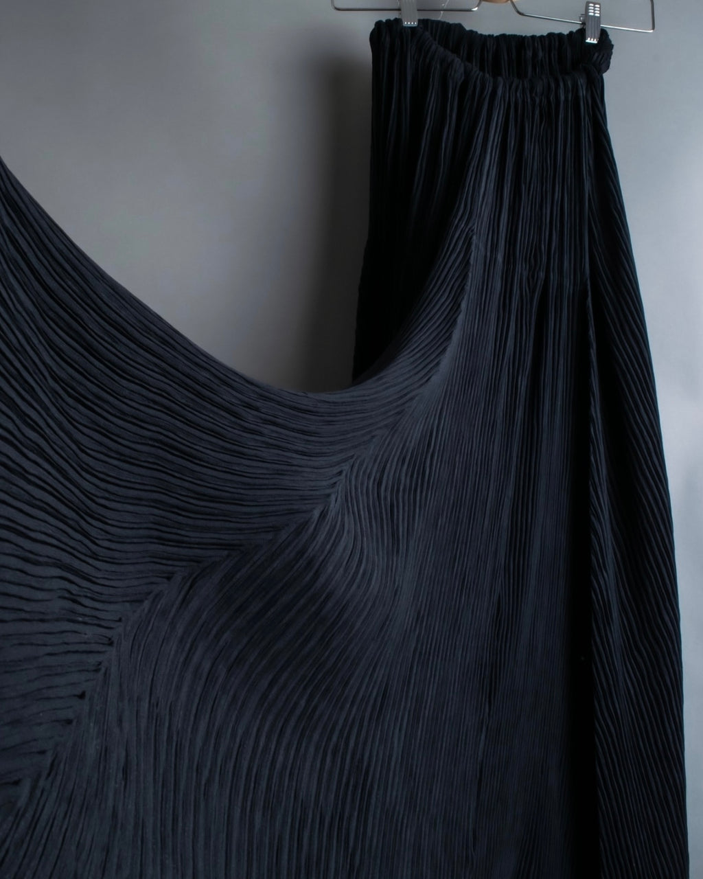 "Issey Miyake" Beautiful disjointed pleated skirt