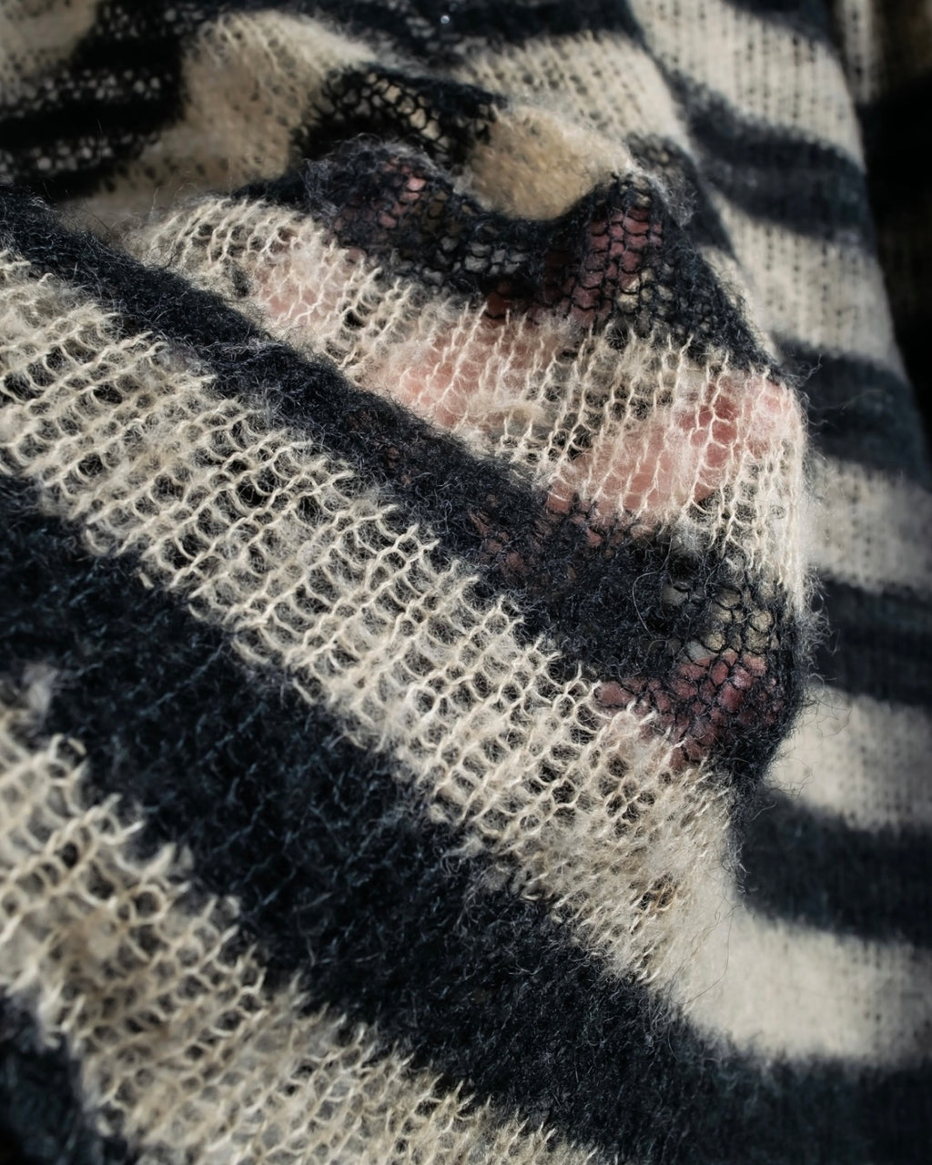 "Roen" Low gauge layered border knit