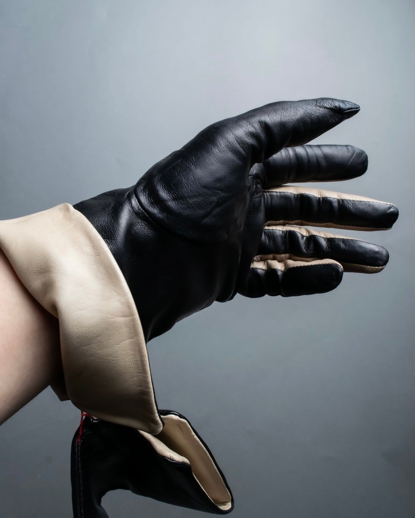 "Calvin Klein" Dead stock black &amp; off-white leather gloves