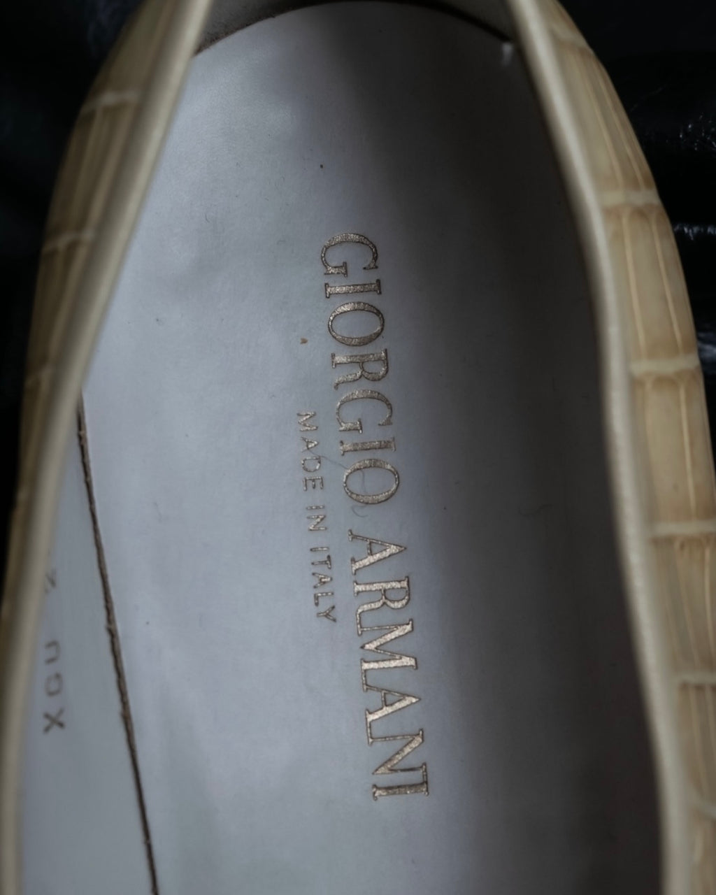 "GIORGIO ARMANI"Off-white crocodile leather loafers