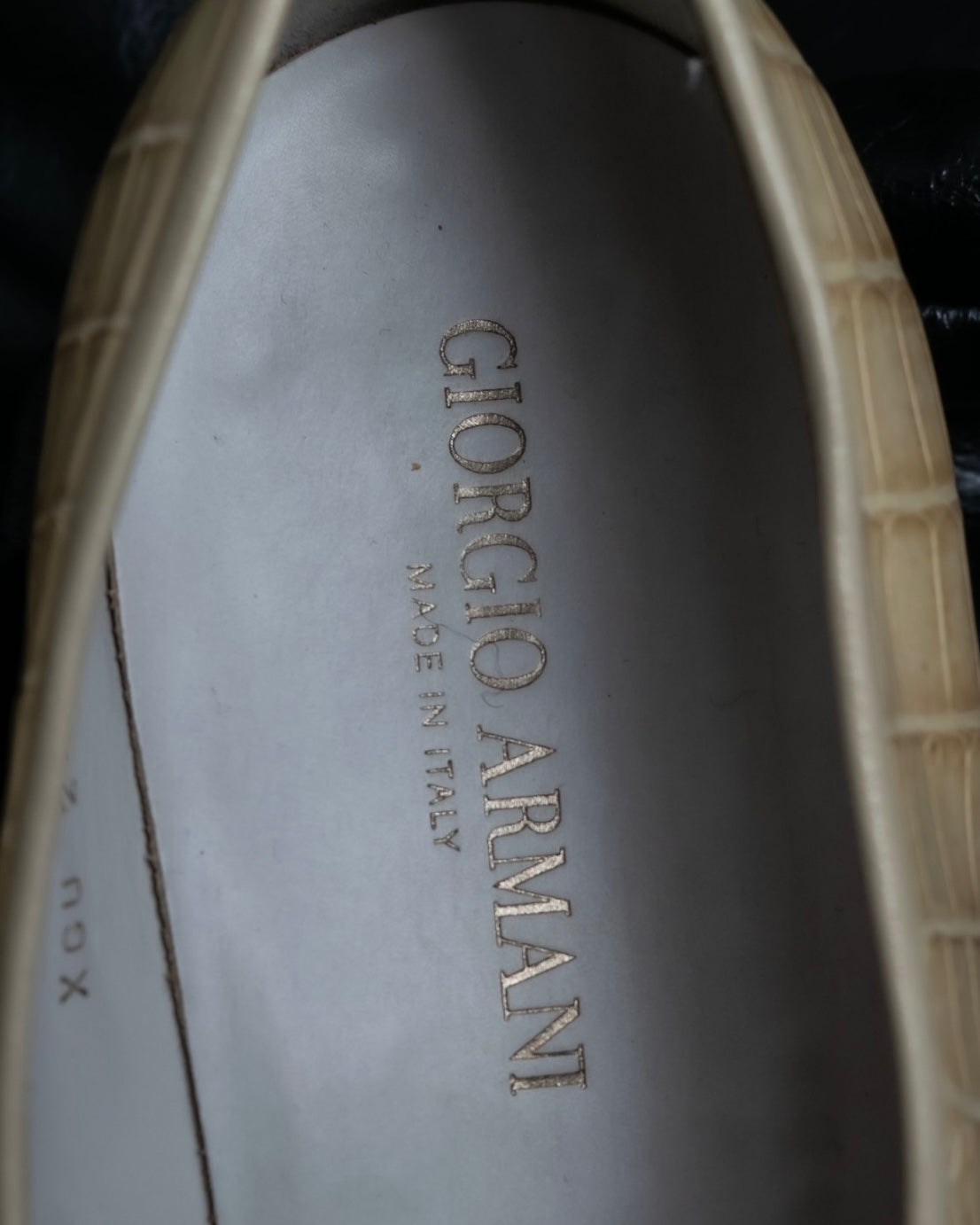 "GIORGIO ARMANI"Off-white crocodile leather loafers