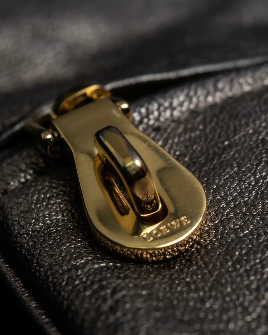 “LOEWE” anagram designed silver shoulder bag