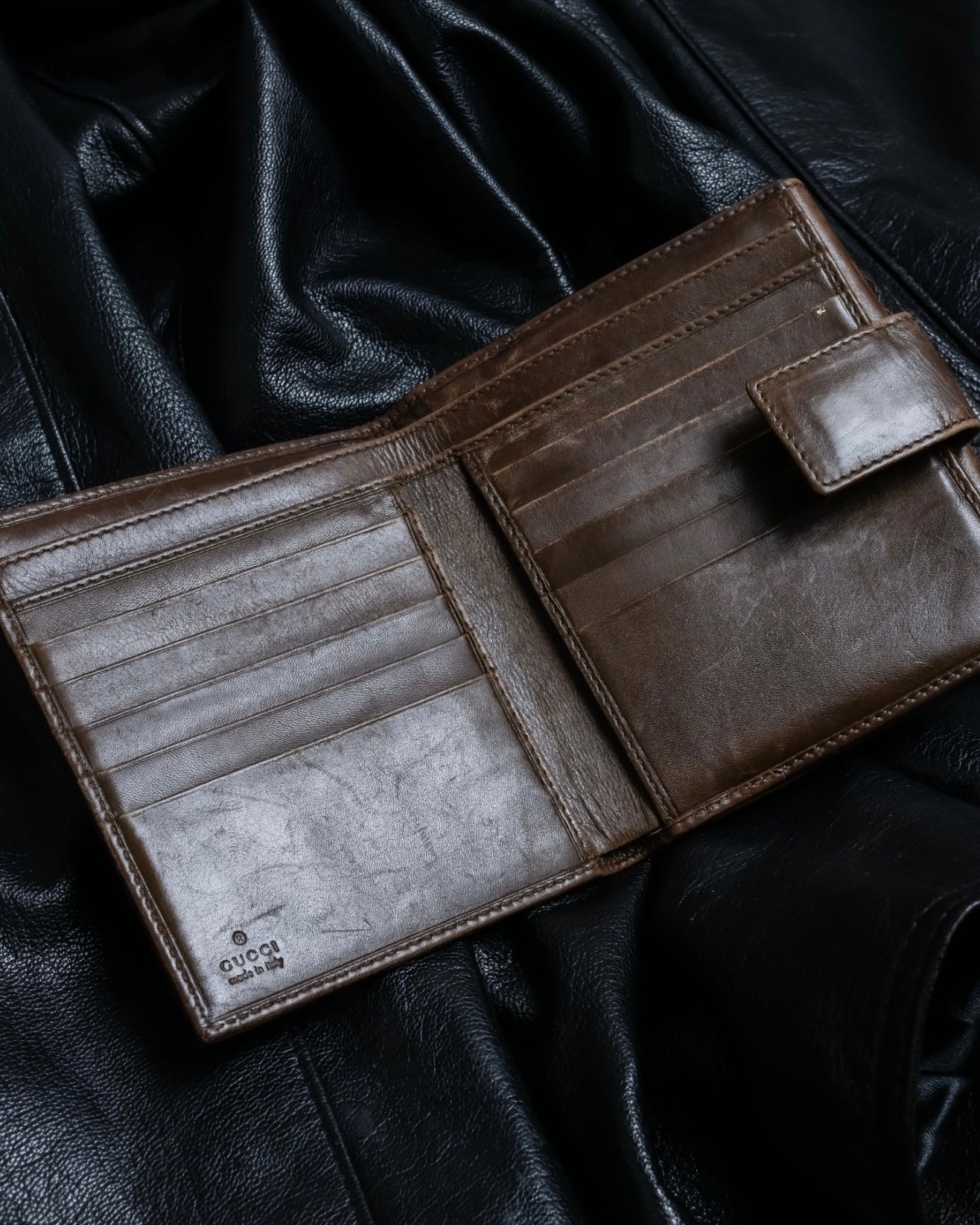 "GUCCI" keyhole leather wallet