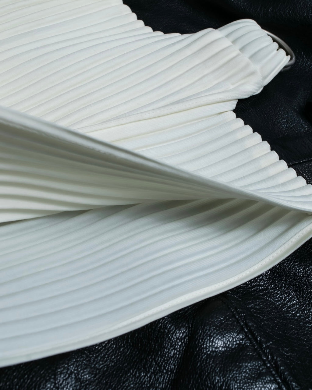 ＂Issey Miyake"pleated body bag