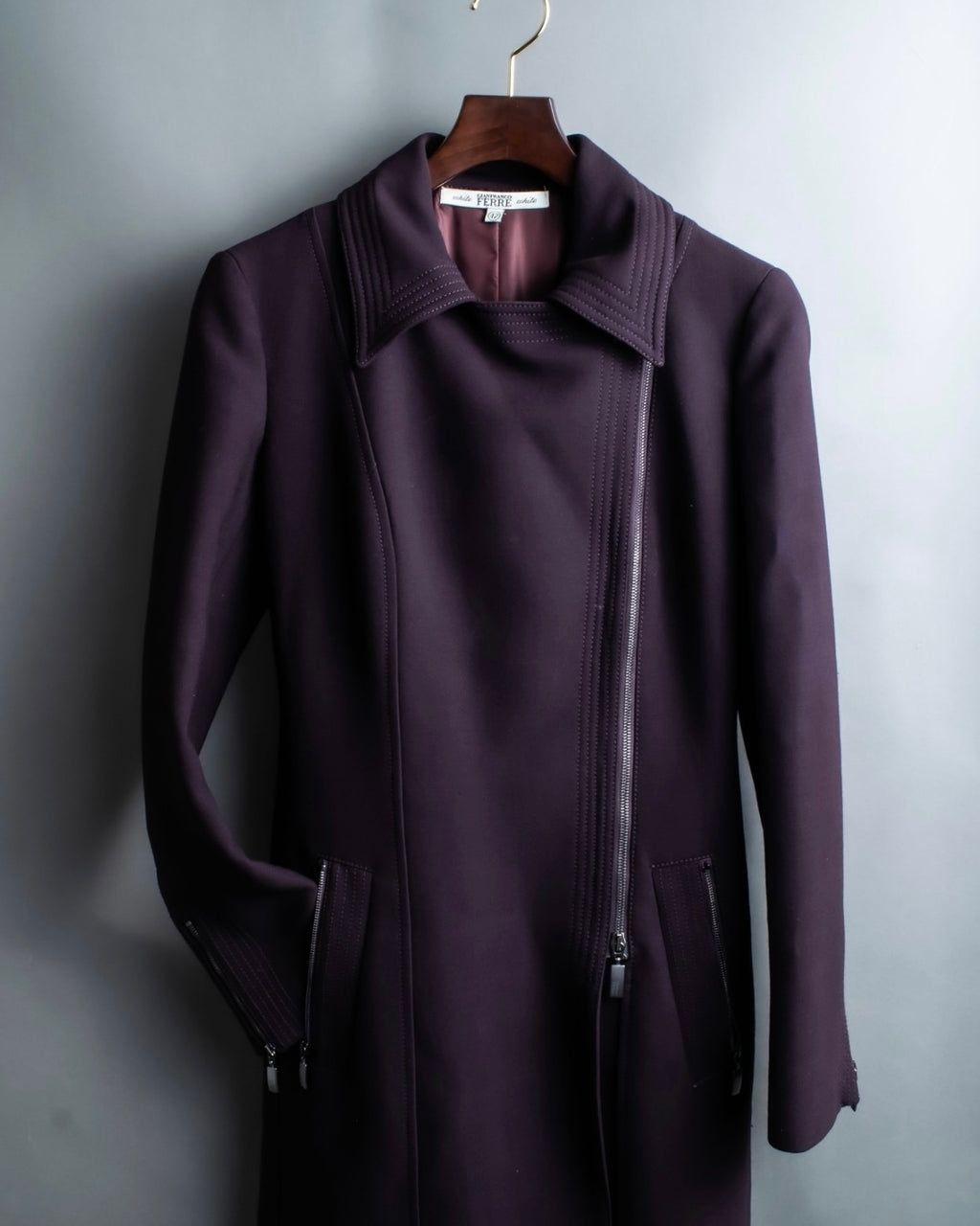 "GIANFRANCO FERRE white" riders design double zip coat