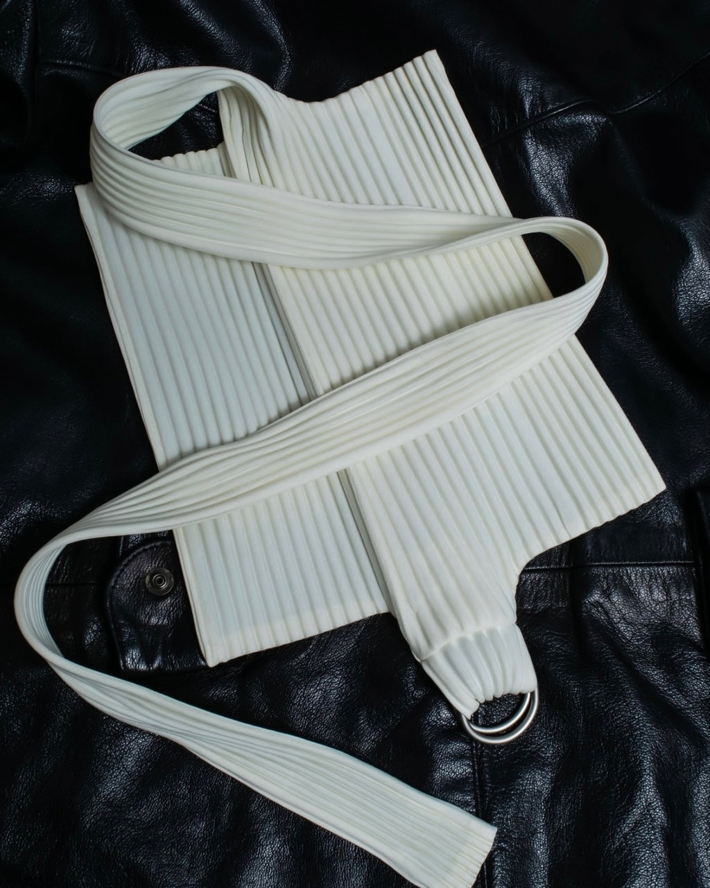 ＂Issey Miyake"pleated body bag