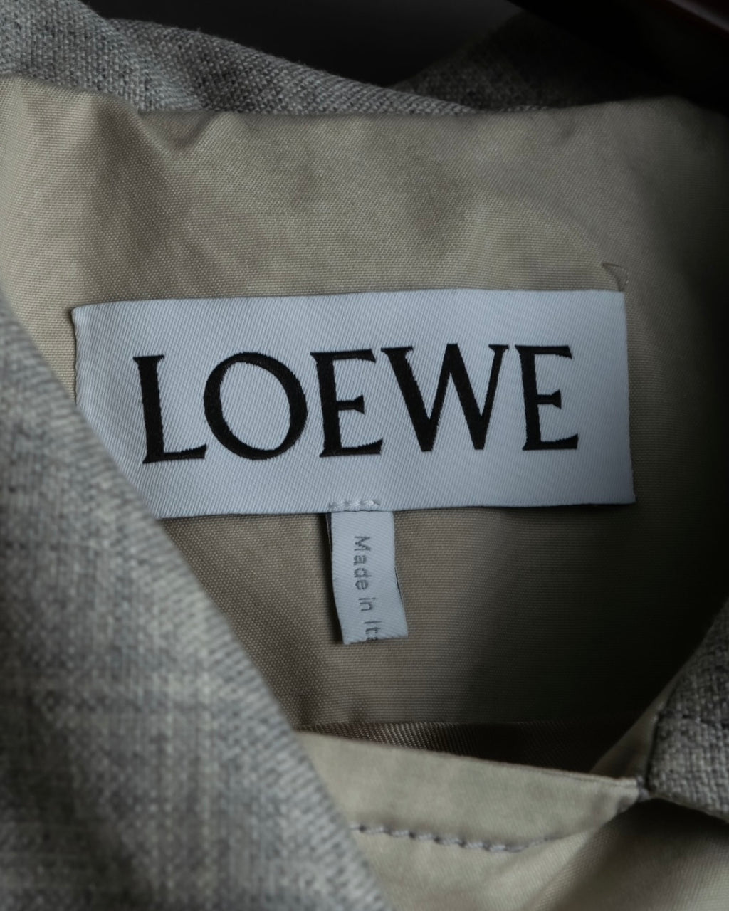 "LOEWE" Beautiful curved lapel raglan spring coat