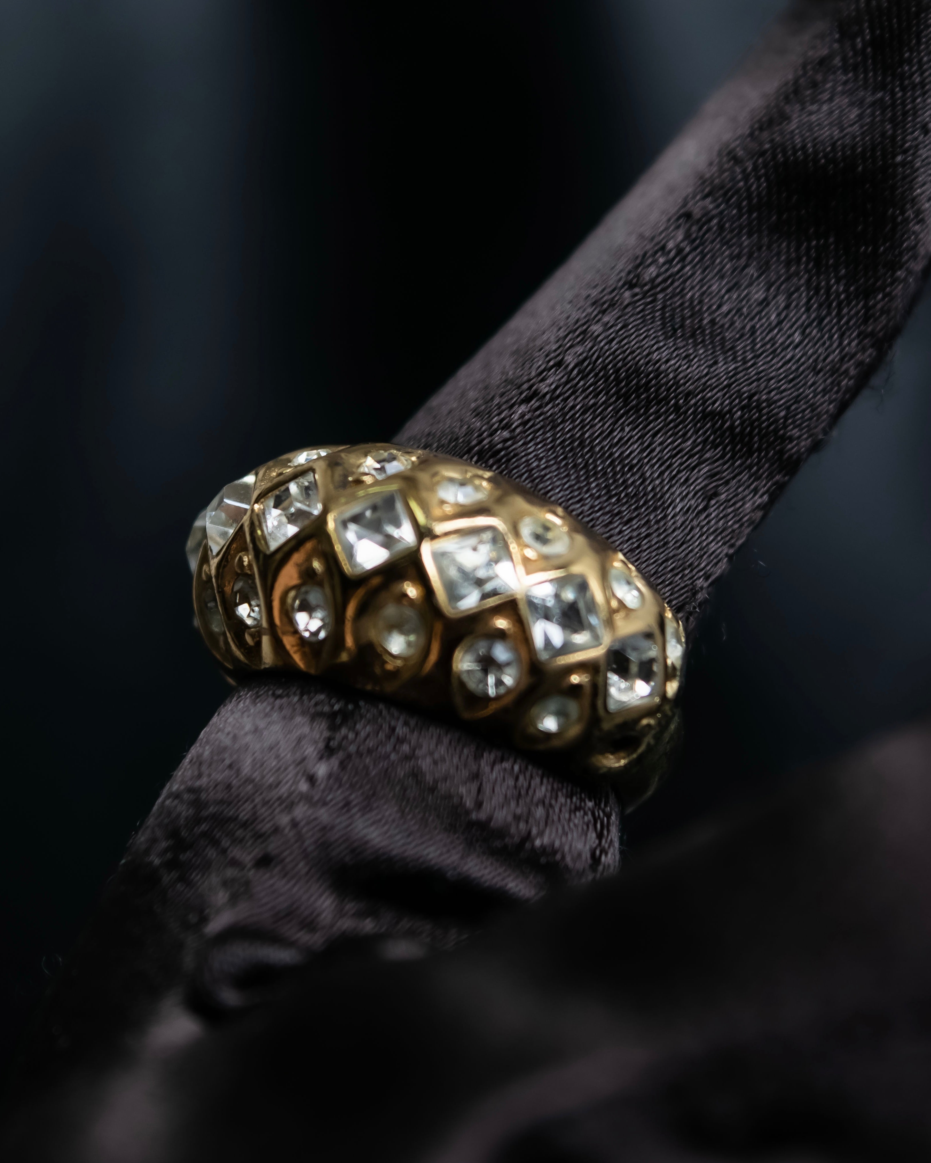“Dior” mesh designed gold ring with crystal