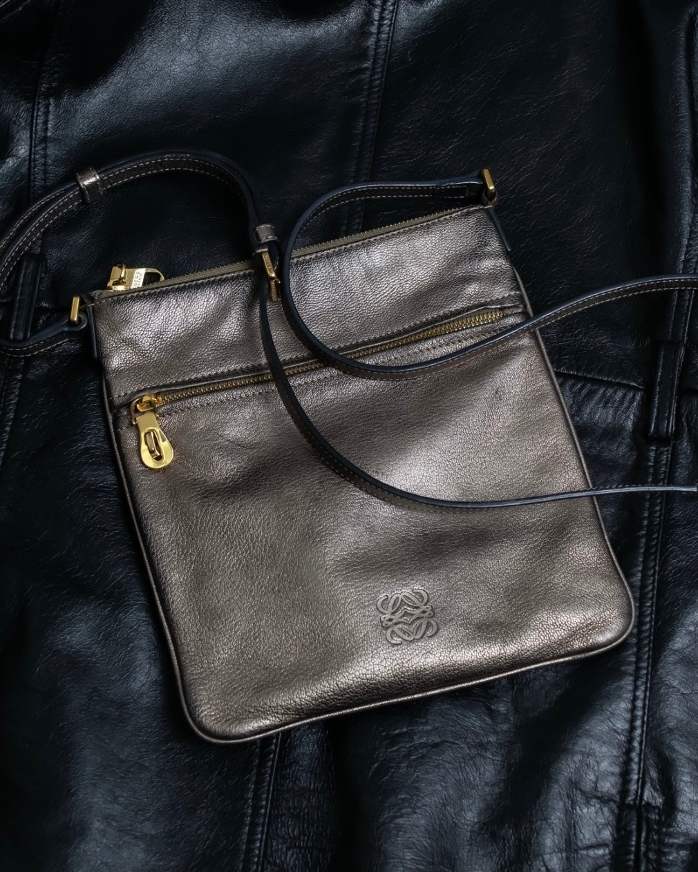 “LOEWE” anagram designed silver shoulder bag
