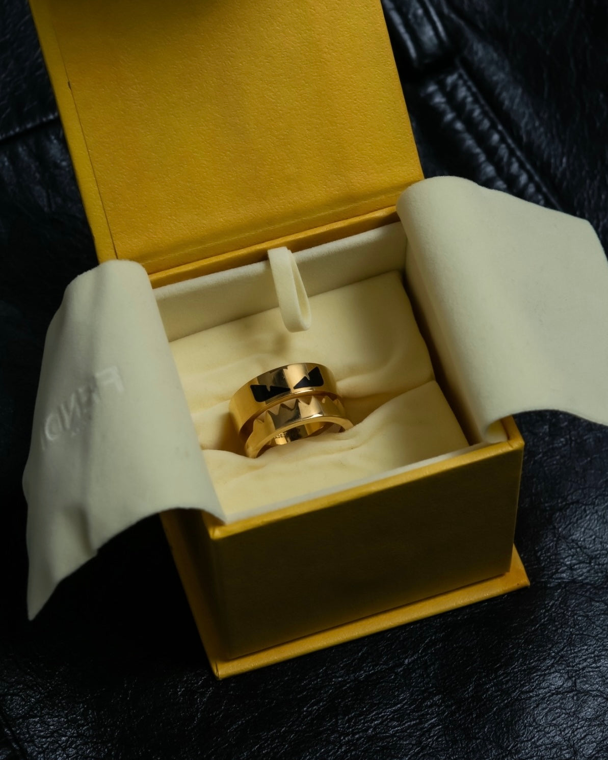 "FENDI" Bugs series iconic gold ring