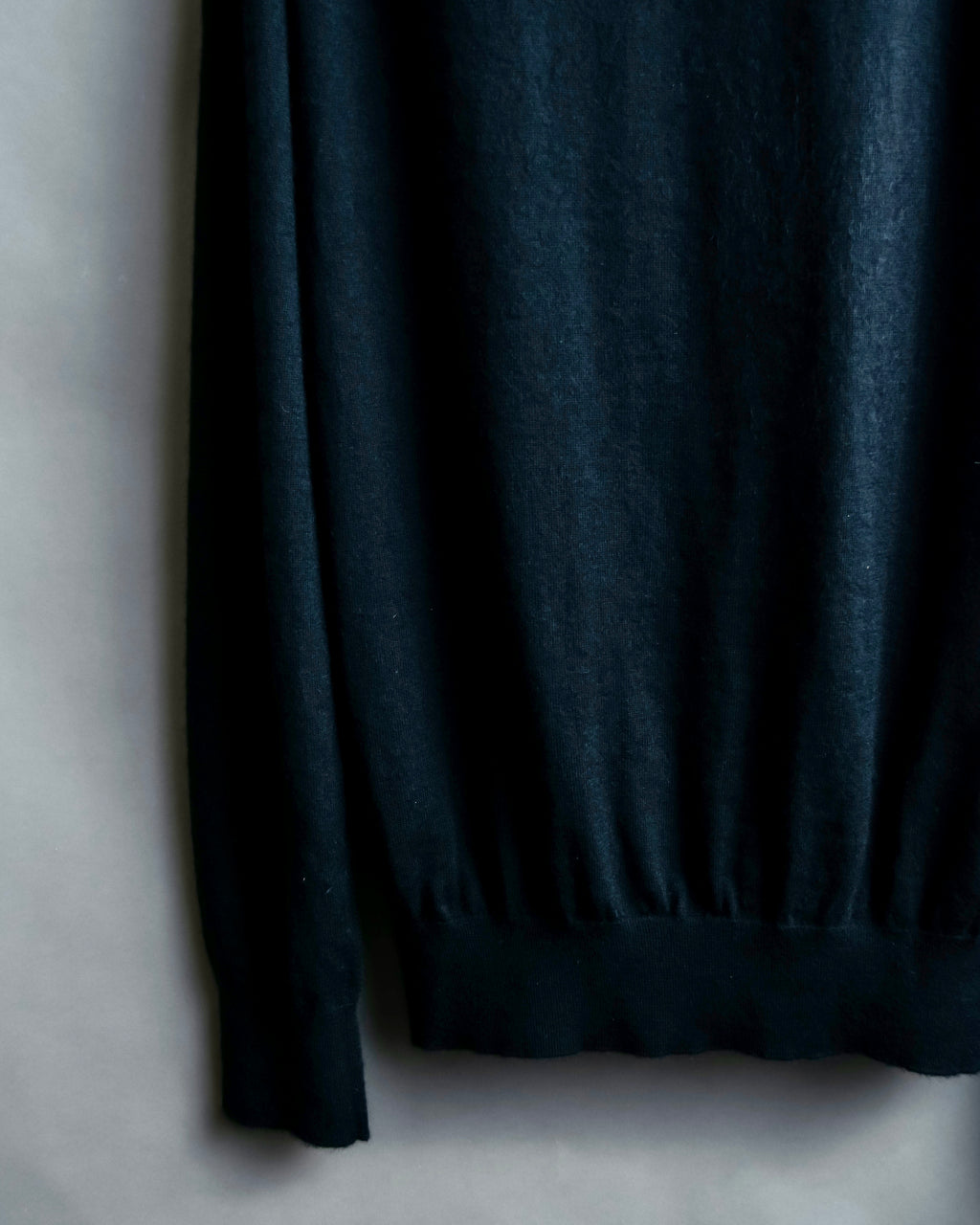 “Alexander McQueen” skull designed cashmere cardigan