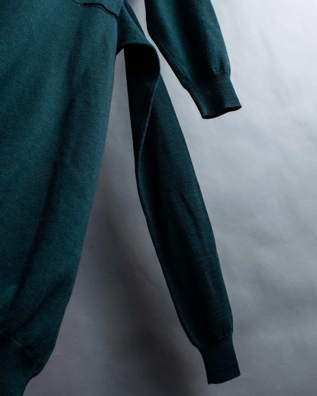 “MM6” docking designed four sleeves long knit