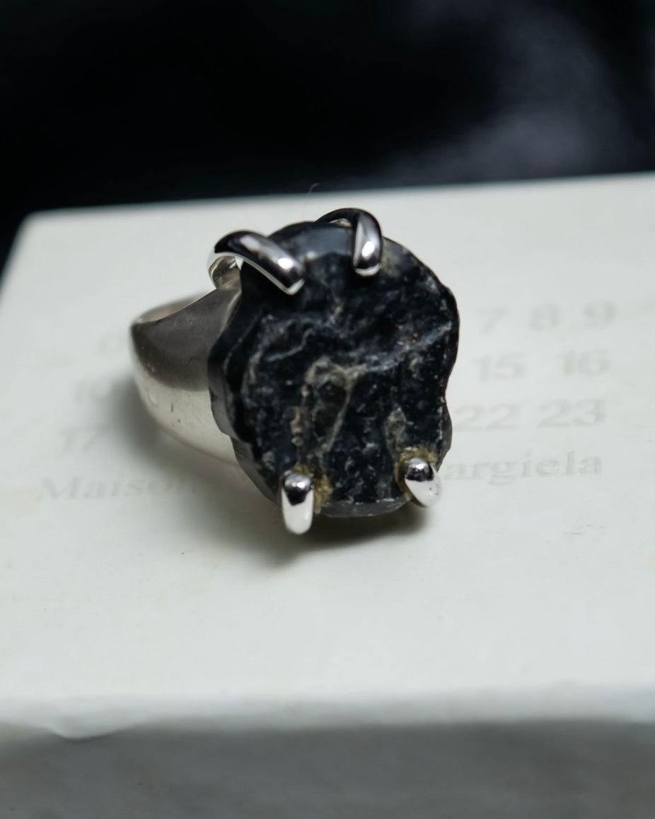 “Maison Margiela” Four stitches designed stone ring