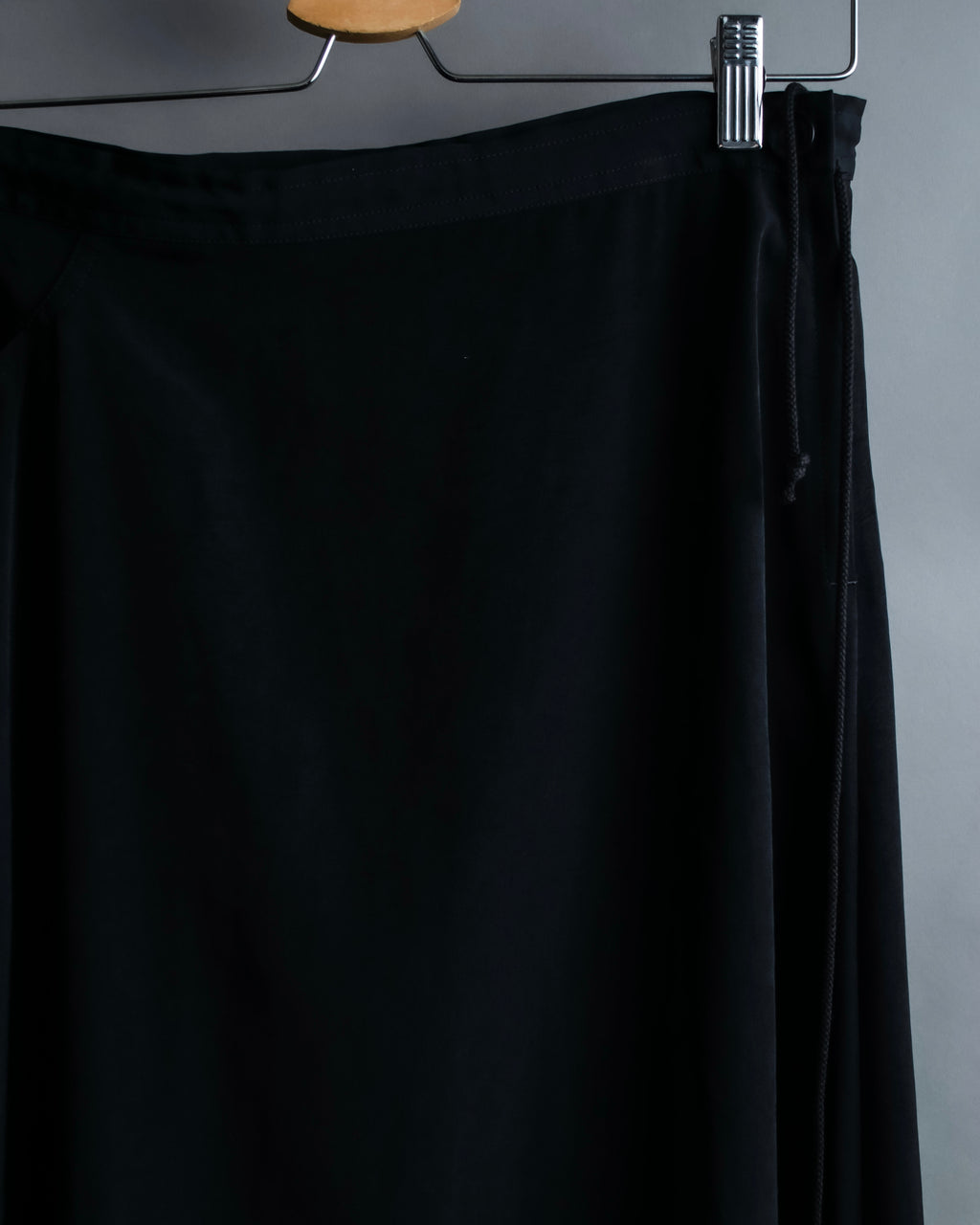 "Y's" asymmetry designed code skirt