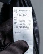 "UN3D." Shiny three-dimensional pleated skirt