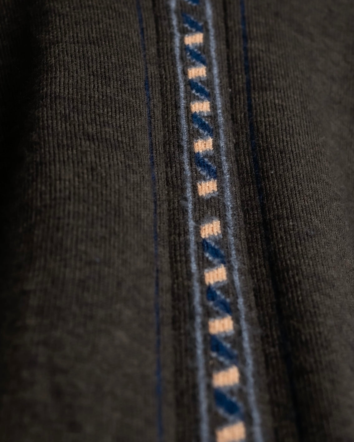 "COMME des GARCONS HOMME PLUS (1997-98's )" Spiral print design dark brown knit