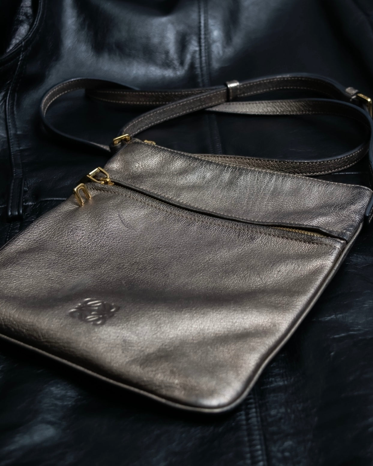 “LOEWE” anagram designed silver shoulder bag