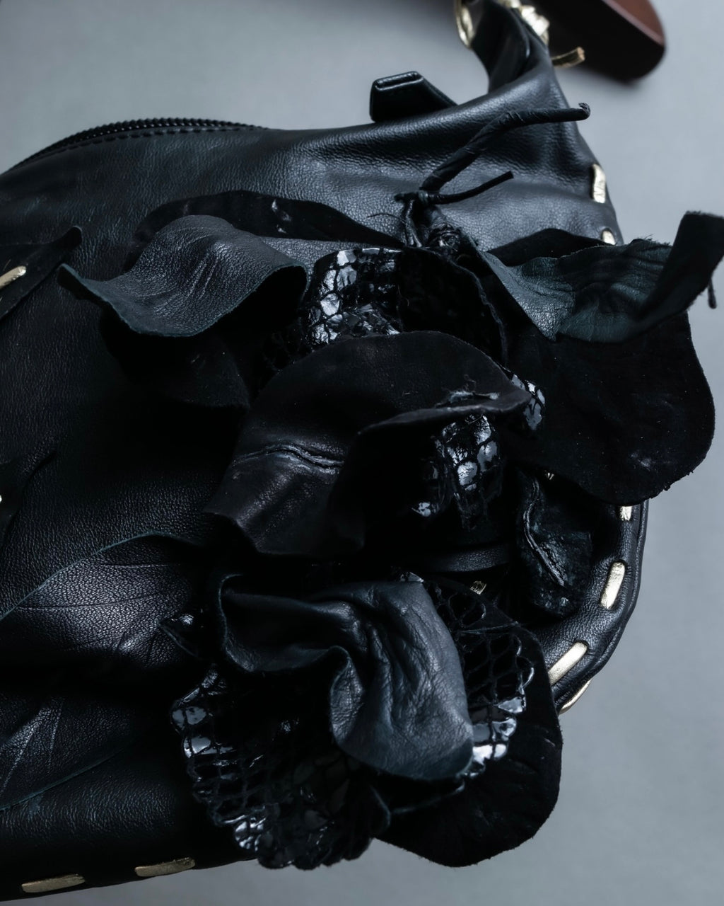 "VALENTINO GARAVANI" Flower accent chain leather bag