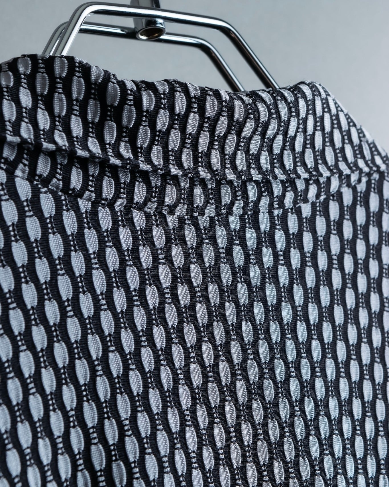 Vintage three-dimensional processed monotone polyester shirt