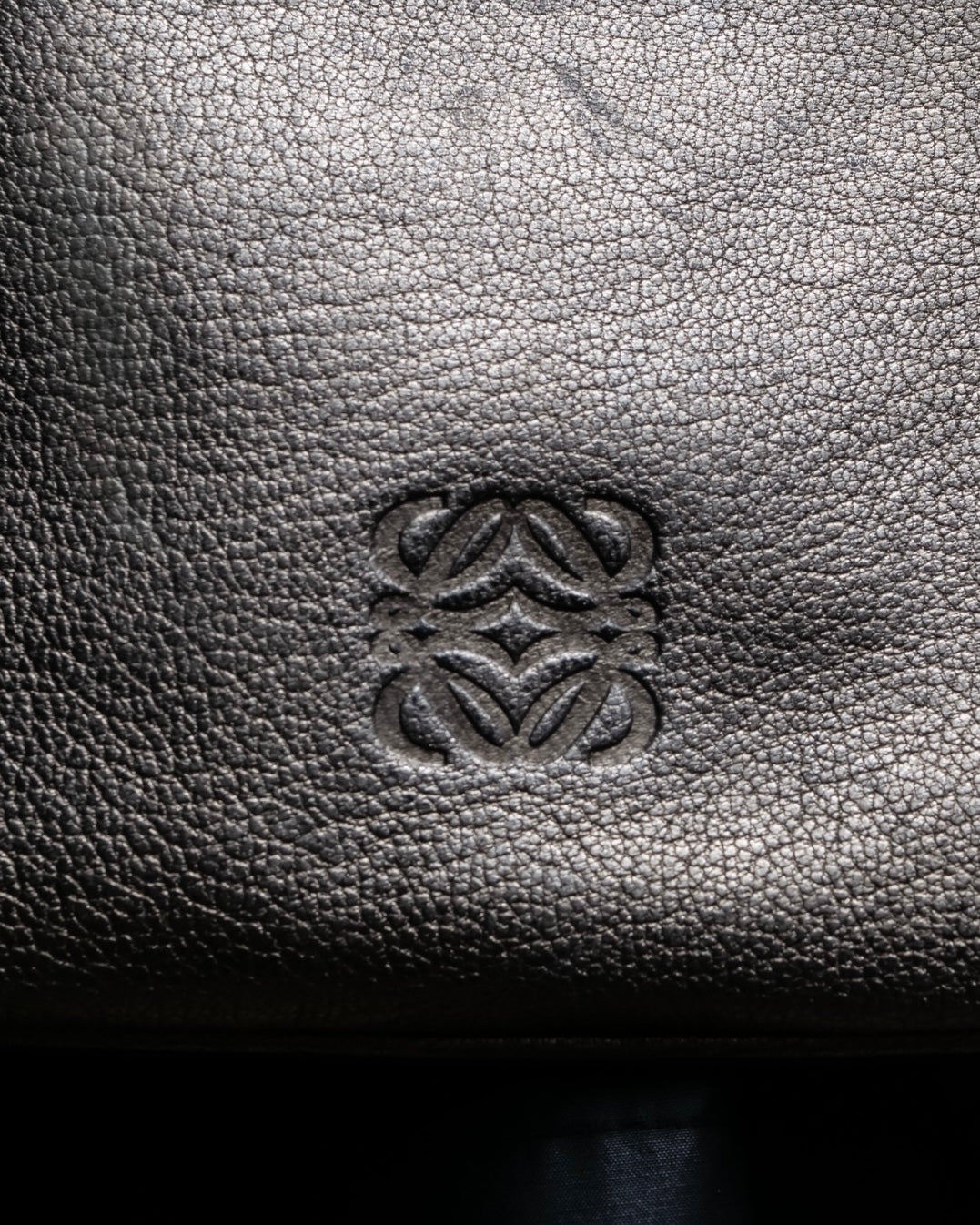 “LOEWE” anagram designed silver shoulder bag