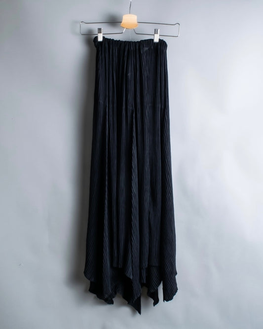 "Issey Miyake" Beautiful disjointed pleated skirt