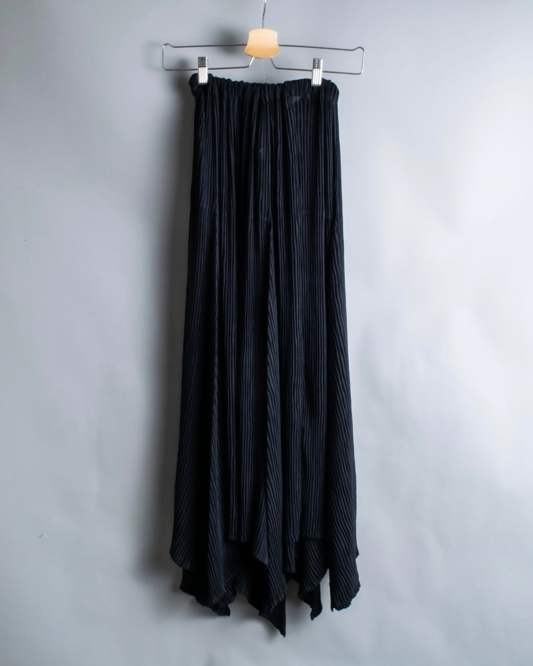 "Issey Miyake" Beautiful disjointed pleated skirt