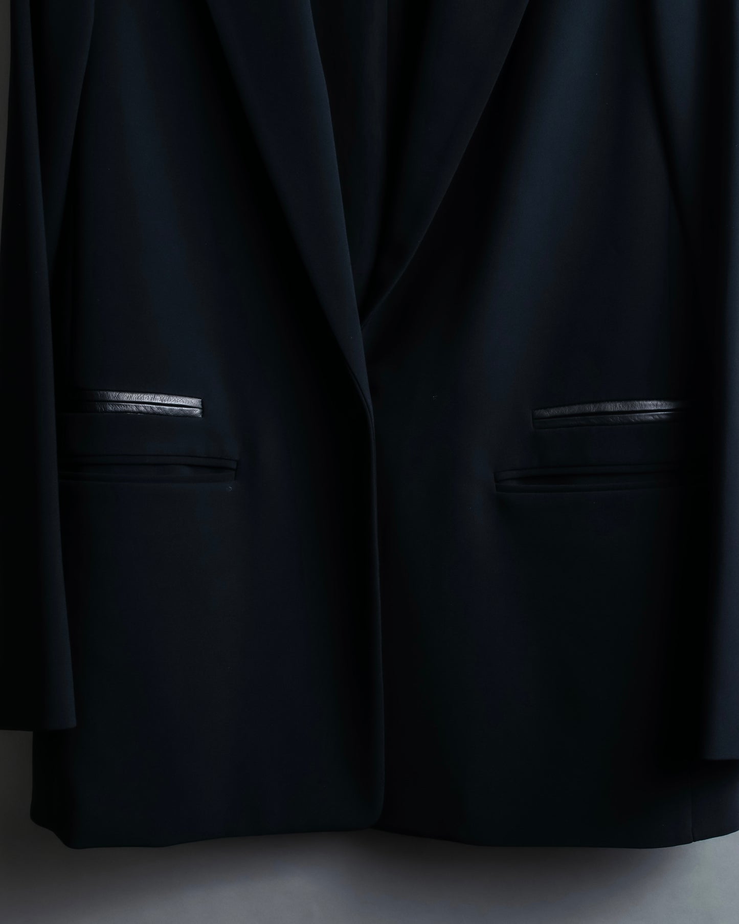 "Alexander wang"Leather piping tailored jacket with back fastening design