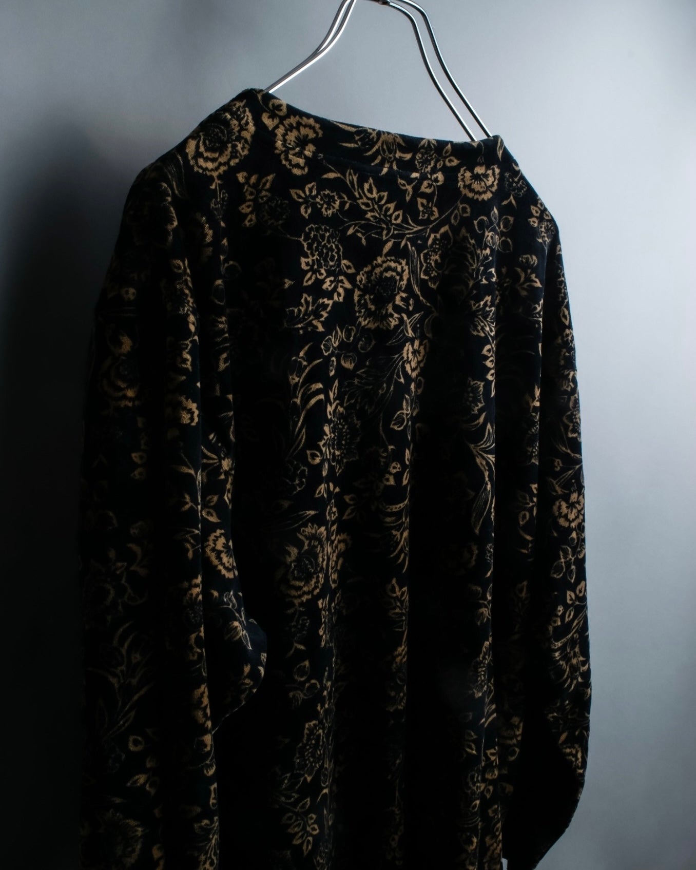 Vintage botanical pattern velor knit
