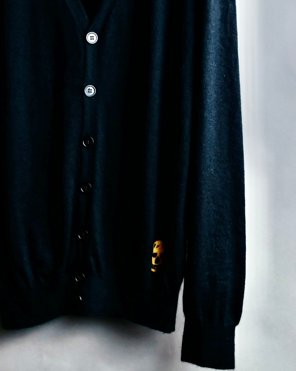 “Alexander McQueen” skull designed cashmere cardigan