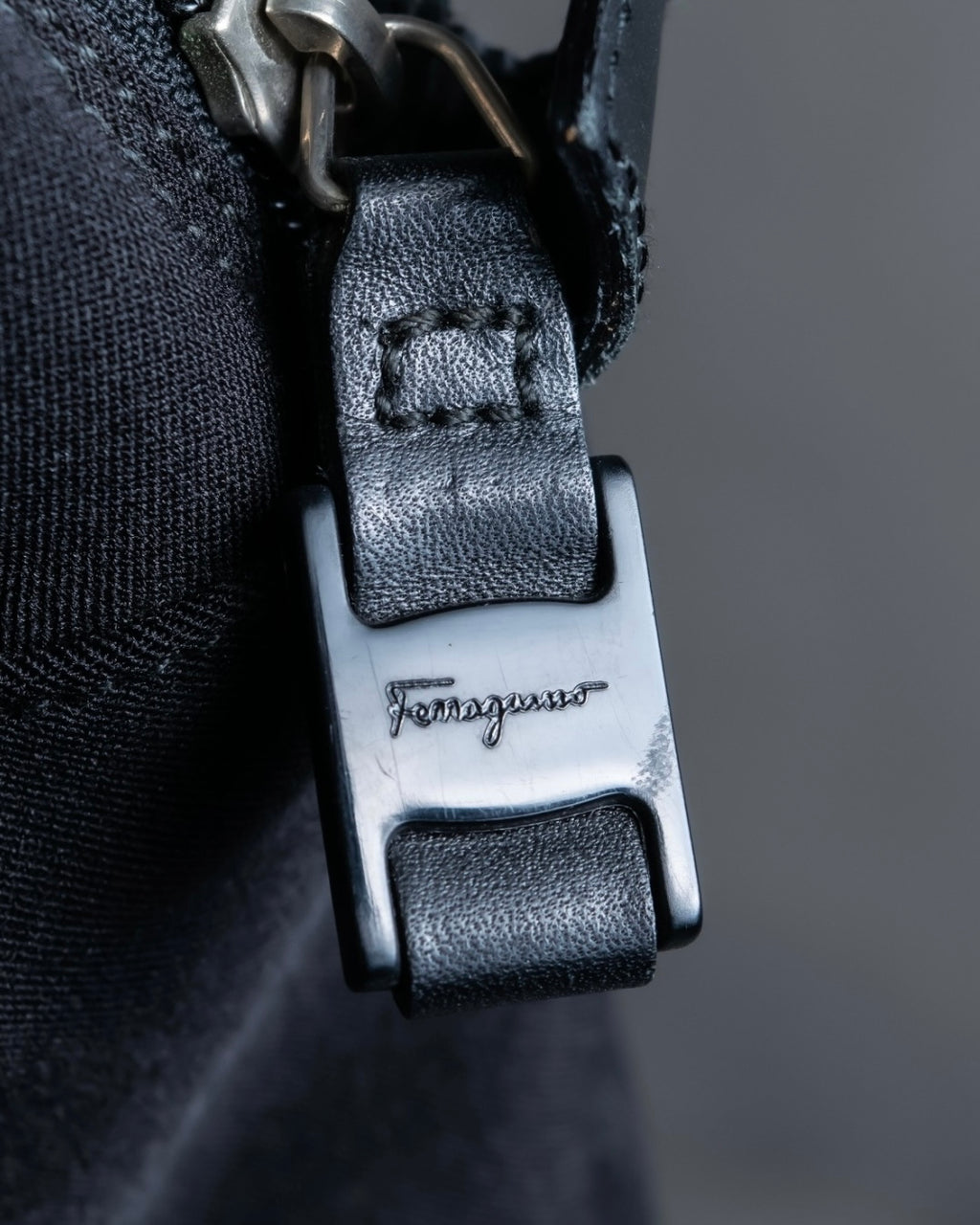 "Salvatore Ferragamo" iron chain shoulder bag
