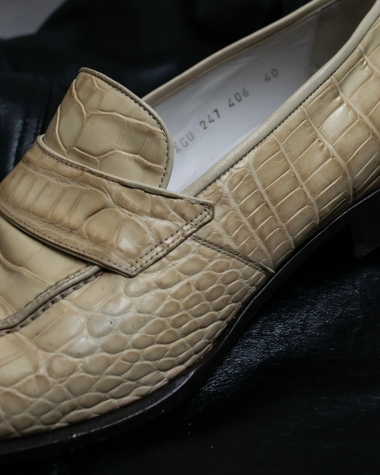 "GIORGIO ARMANI"Off-white crocodile leather loafers