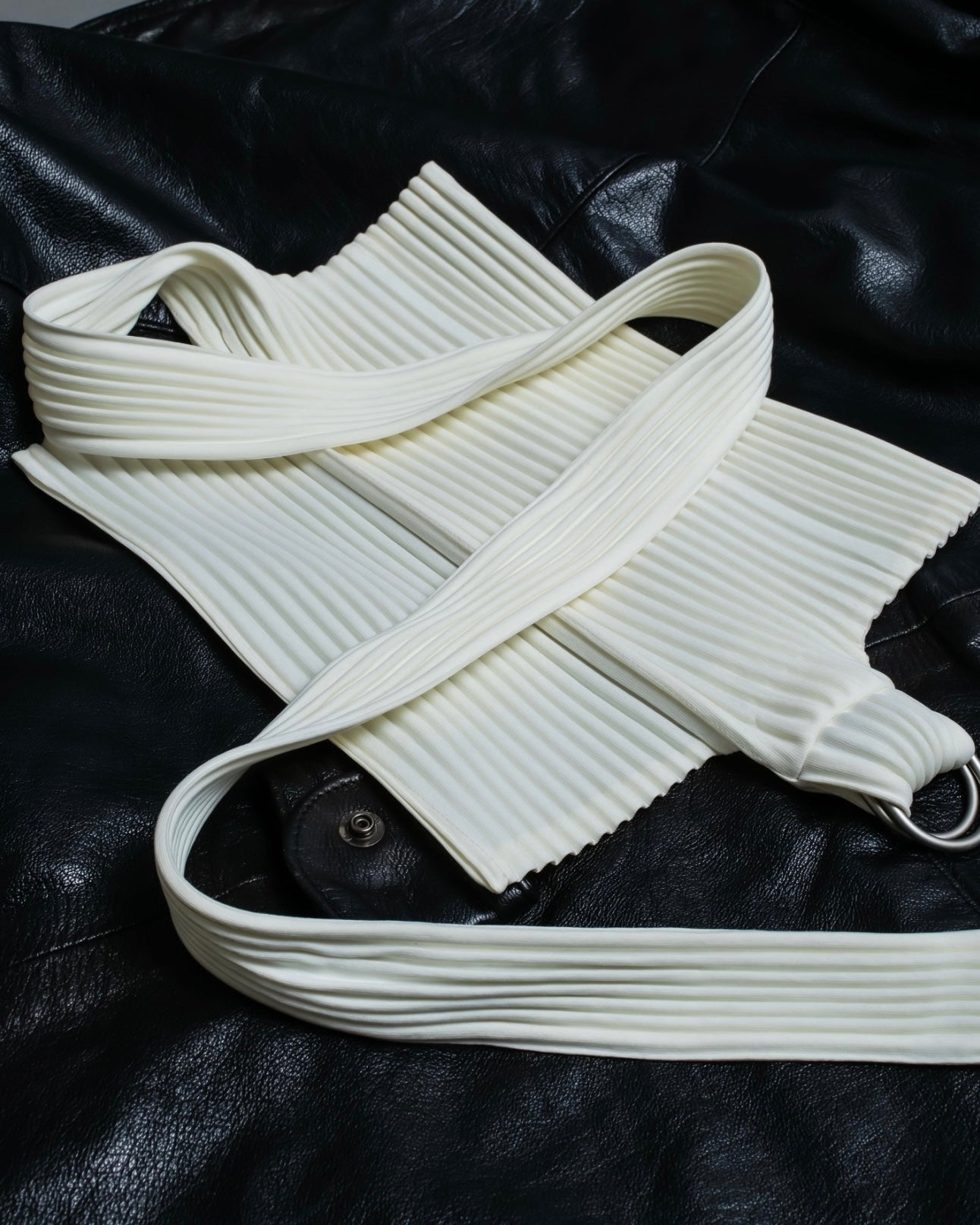 ＂Issey Miyake"pleated body bag