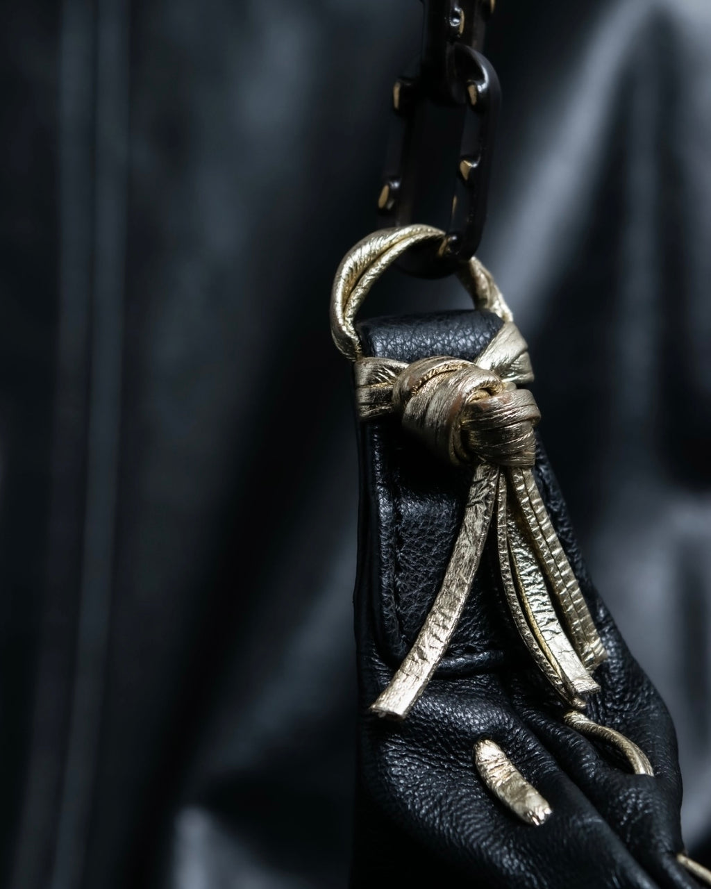 "VALENTINO GARAVANI" Flower accent chain leather bag