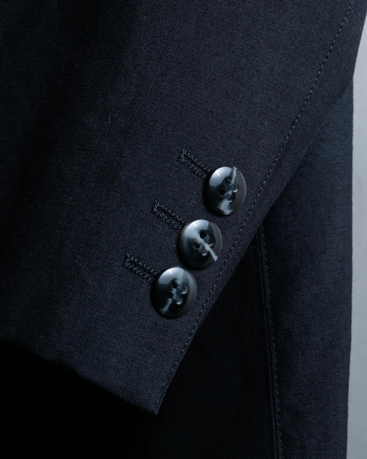 "CLAUDE MONTANA" Long lapel beautiful silhouette setup