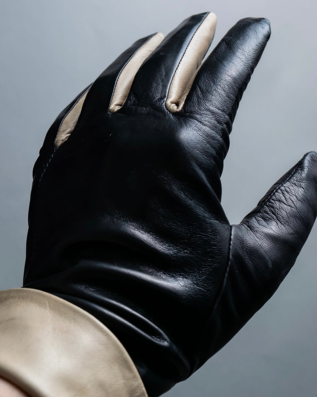 "Calvin Klein" Dead stock black &amp; off-white leather gloves