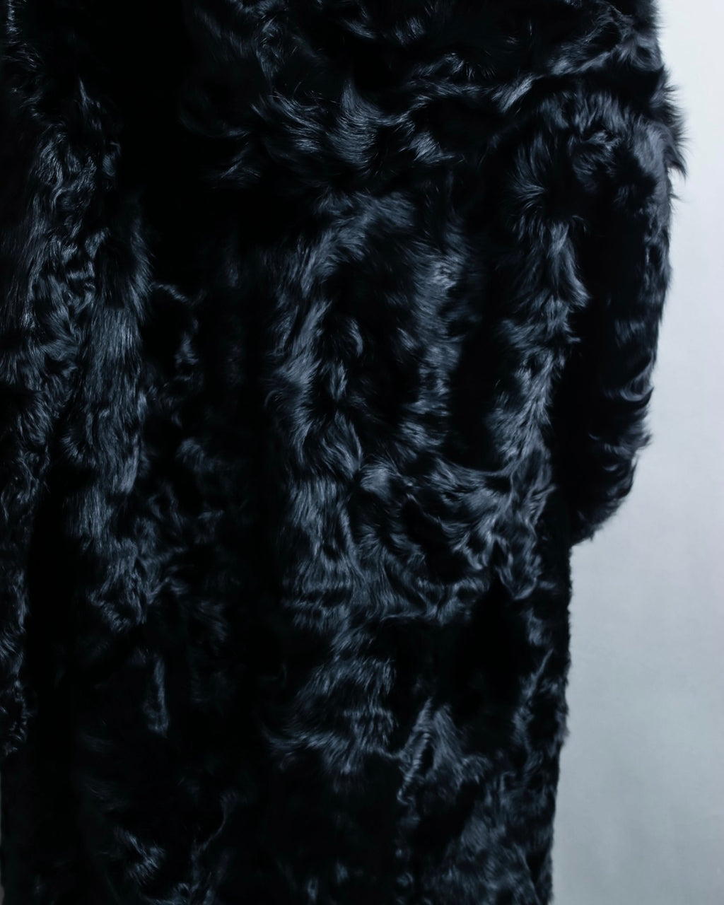 Lamb fur magnetic button hood coat