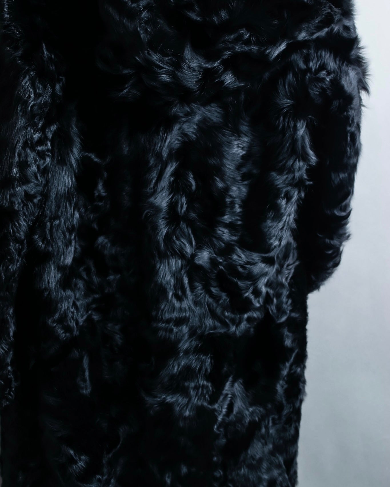 Lamb fur magnetic button hood coat