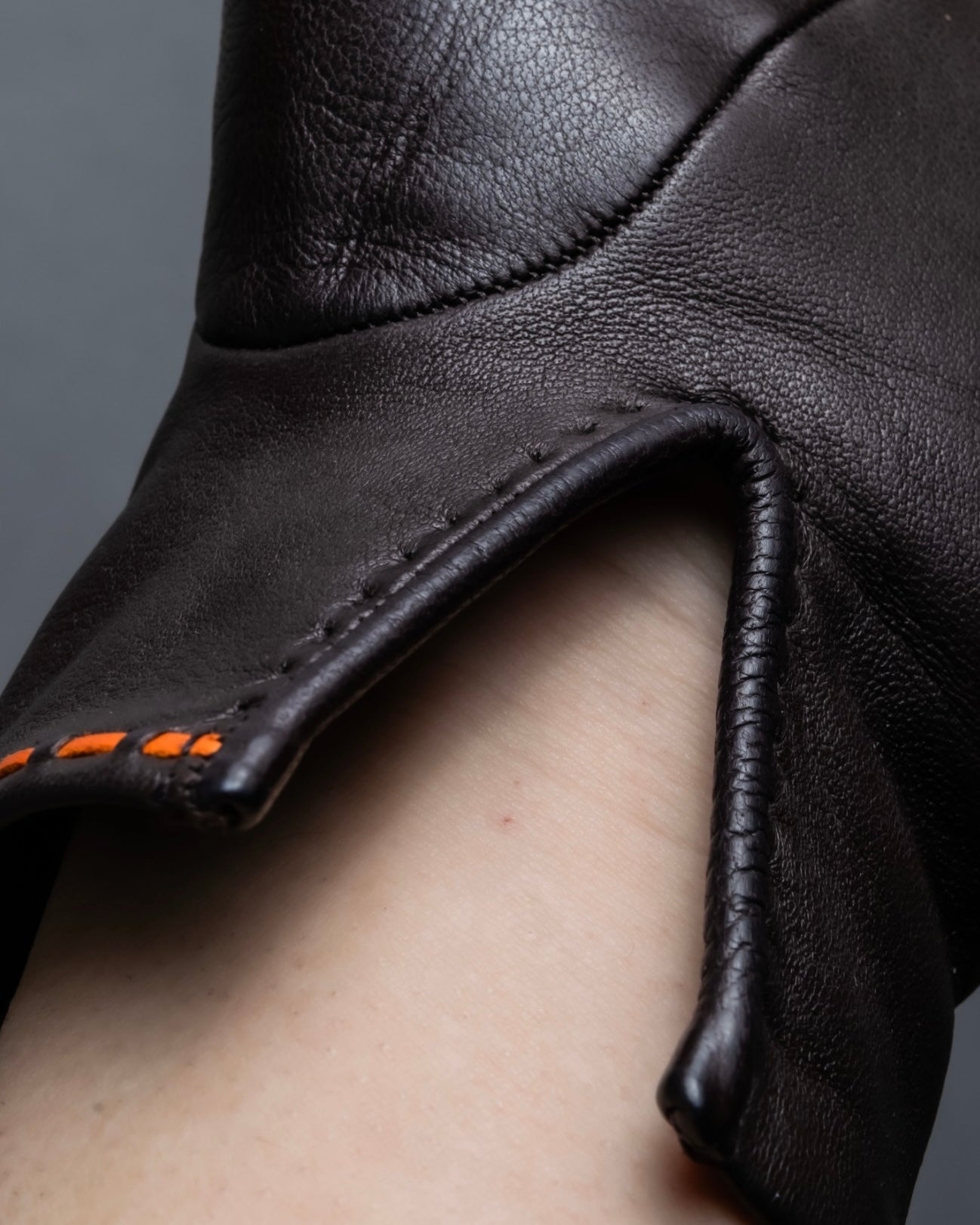 "Hermes" stitch design dark brown leather gloves