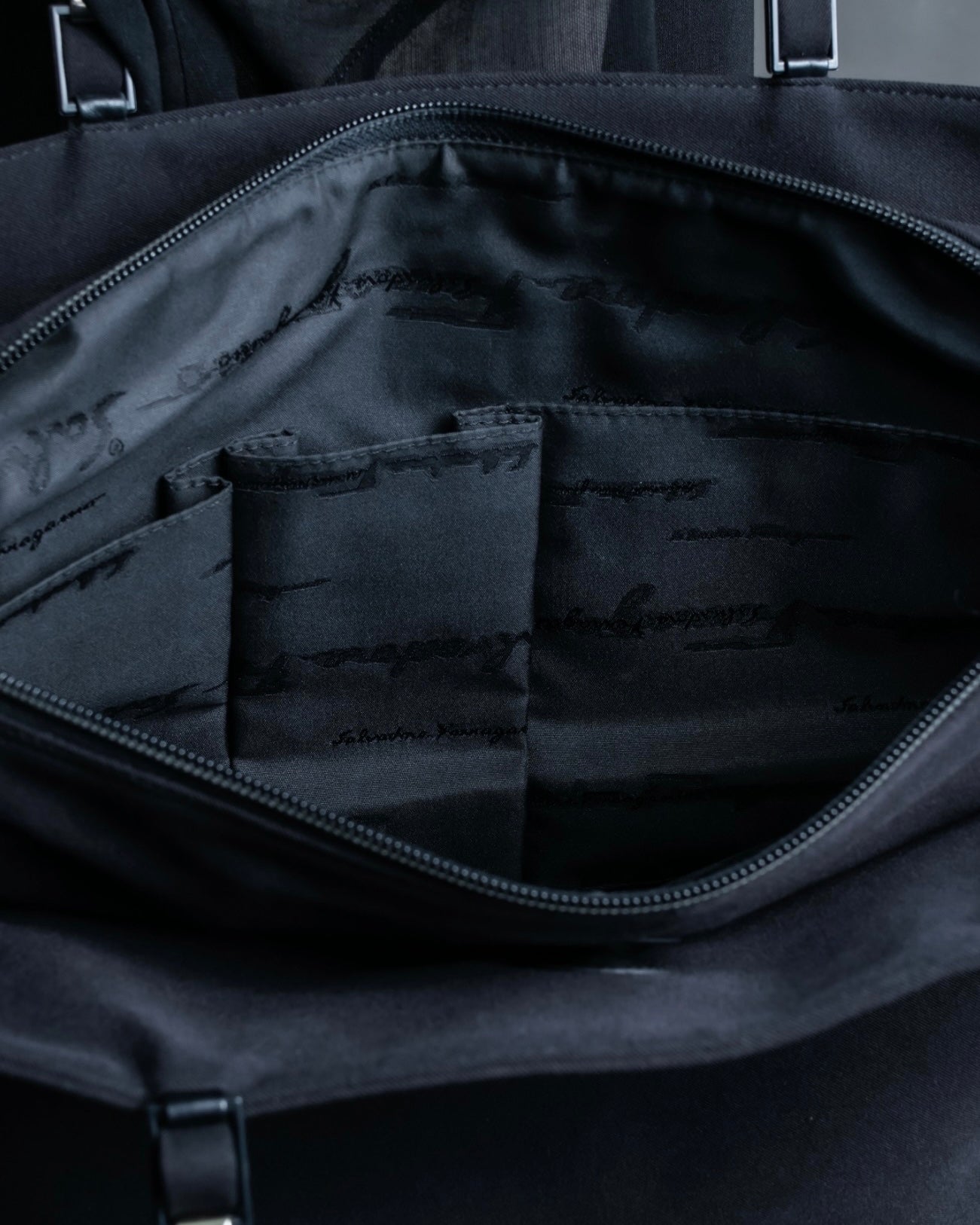 "Salvatore Ferragamo" iron chain shoulder bag