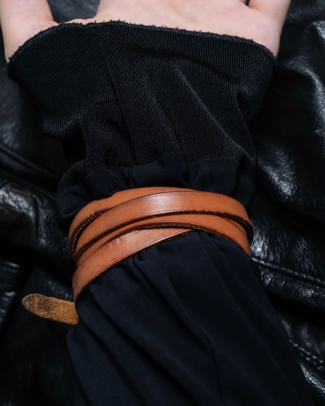 "HERMES" leather bracelet choker