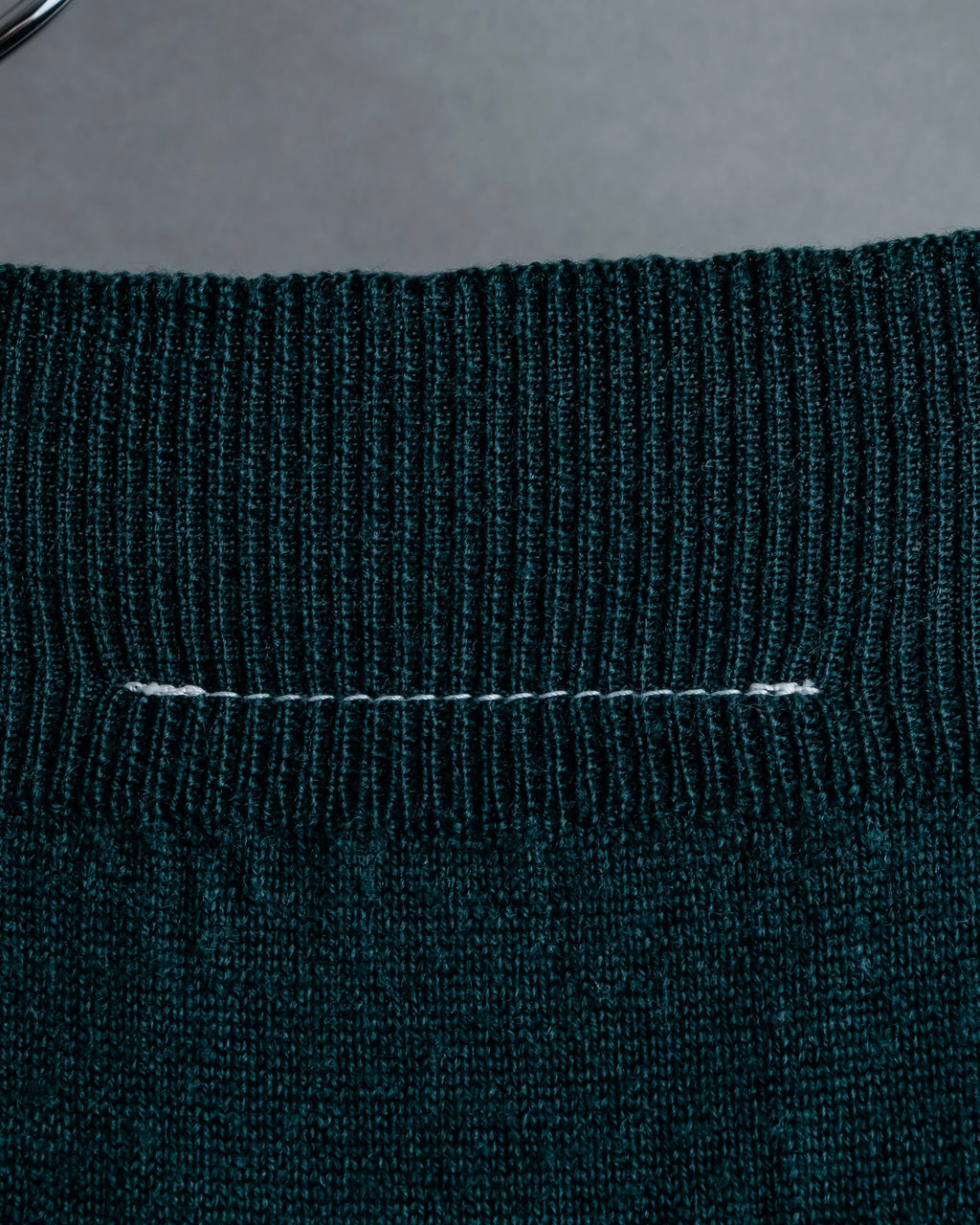 “MM6” docking designed four sleeves long knit