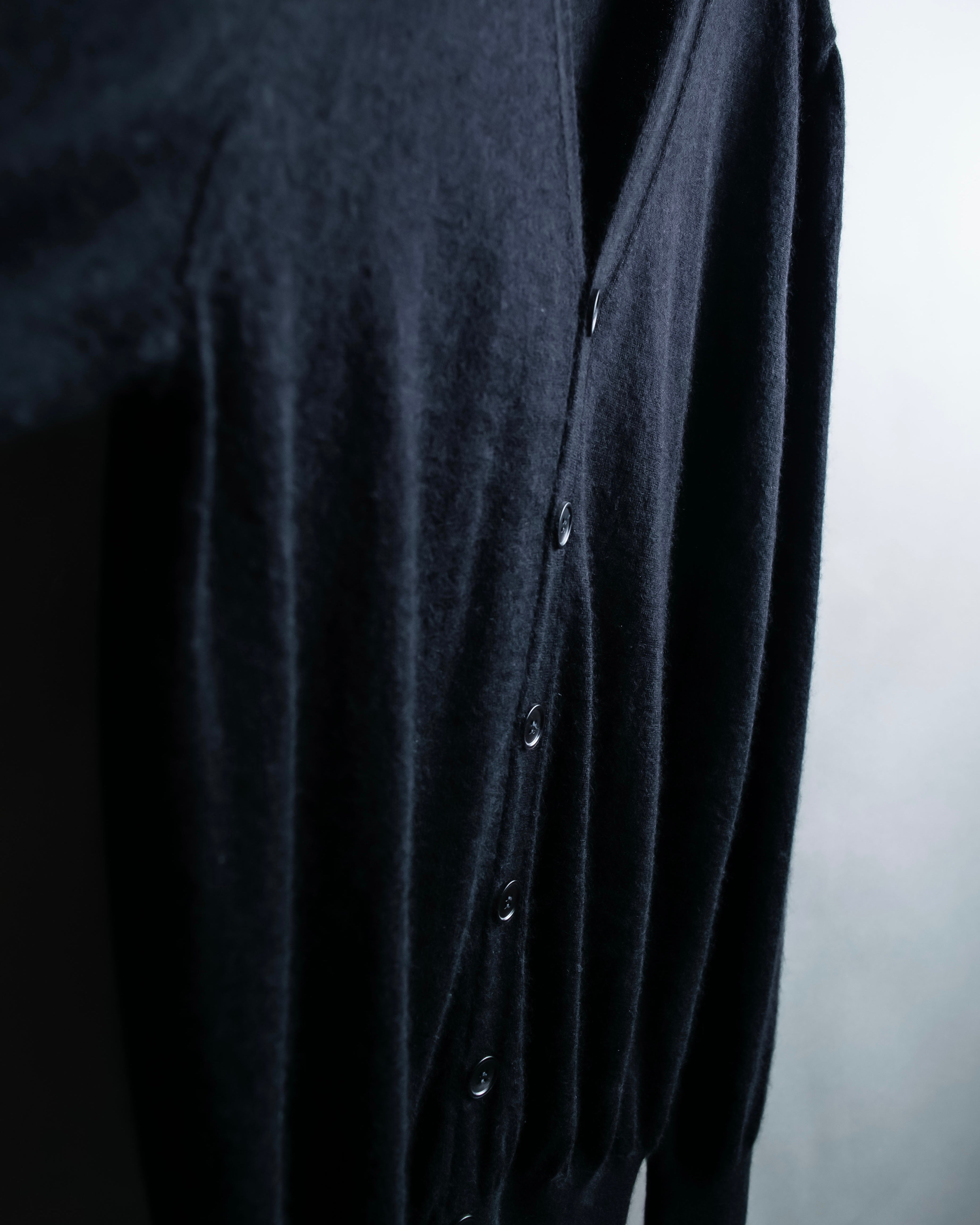 “Alexander McQueen” skull designed cashmere cardigan