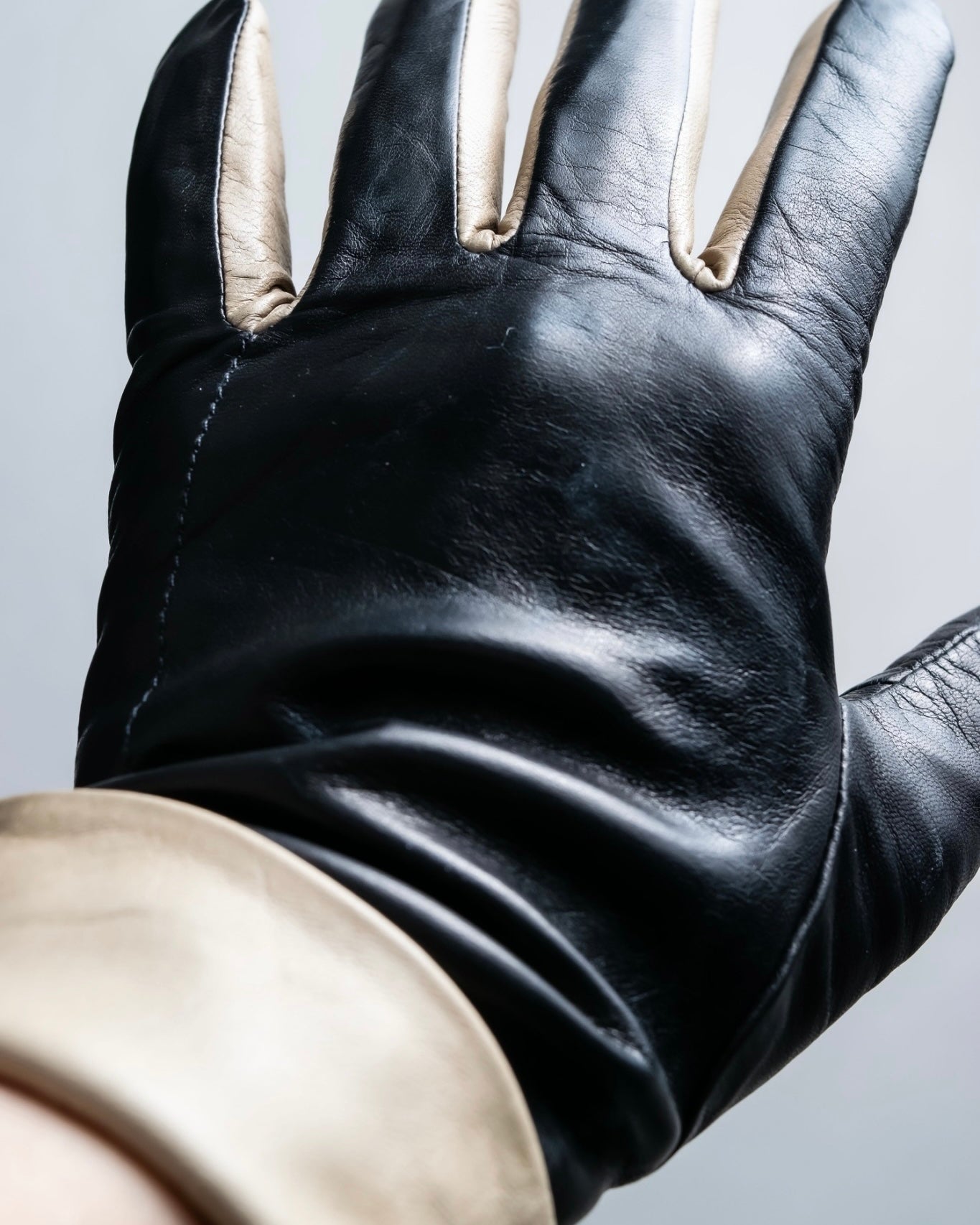 "Calvin Klein" Dead stock black &amp; off-white leather gloves