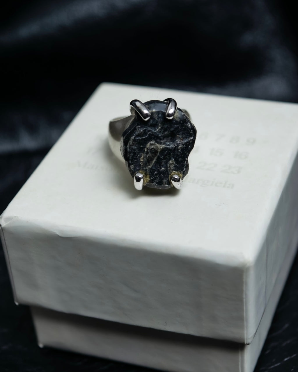 “Maison Margiela” Four stitches designed stone ring