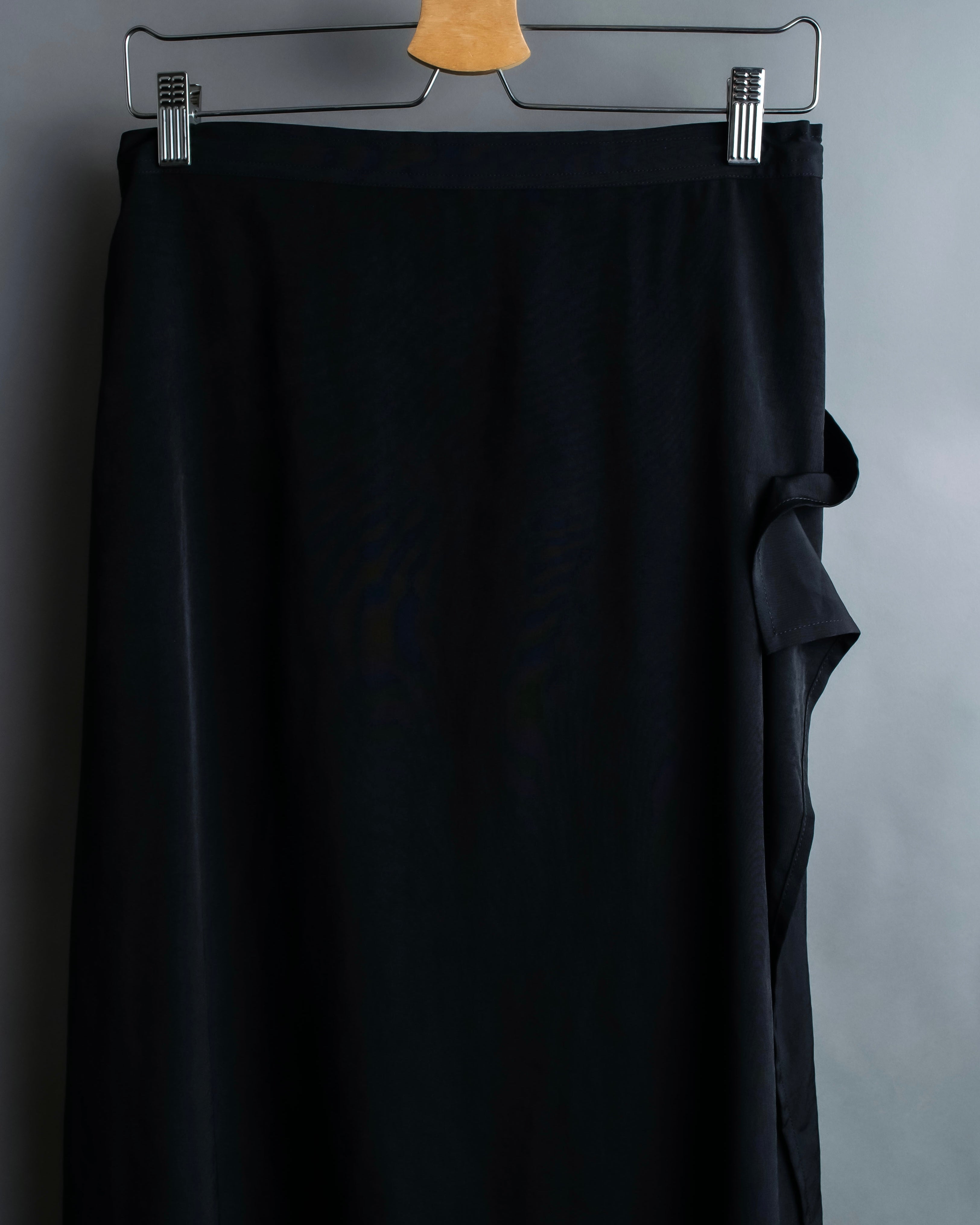 "Y's" asymmetry designed code skirt