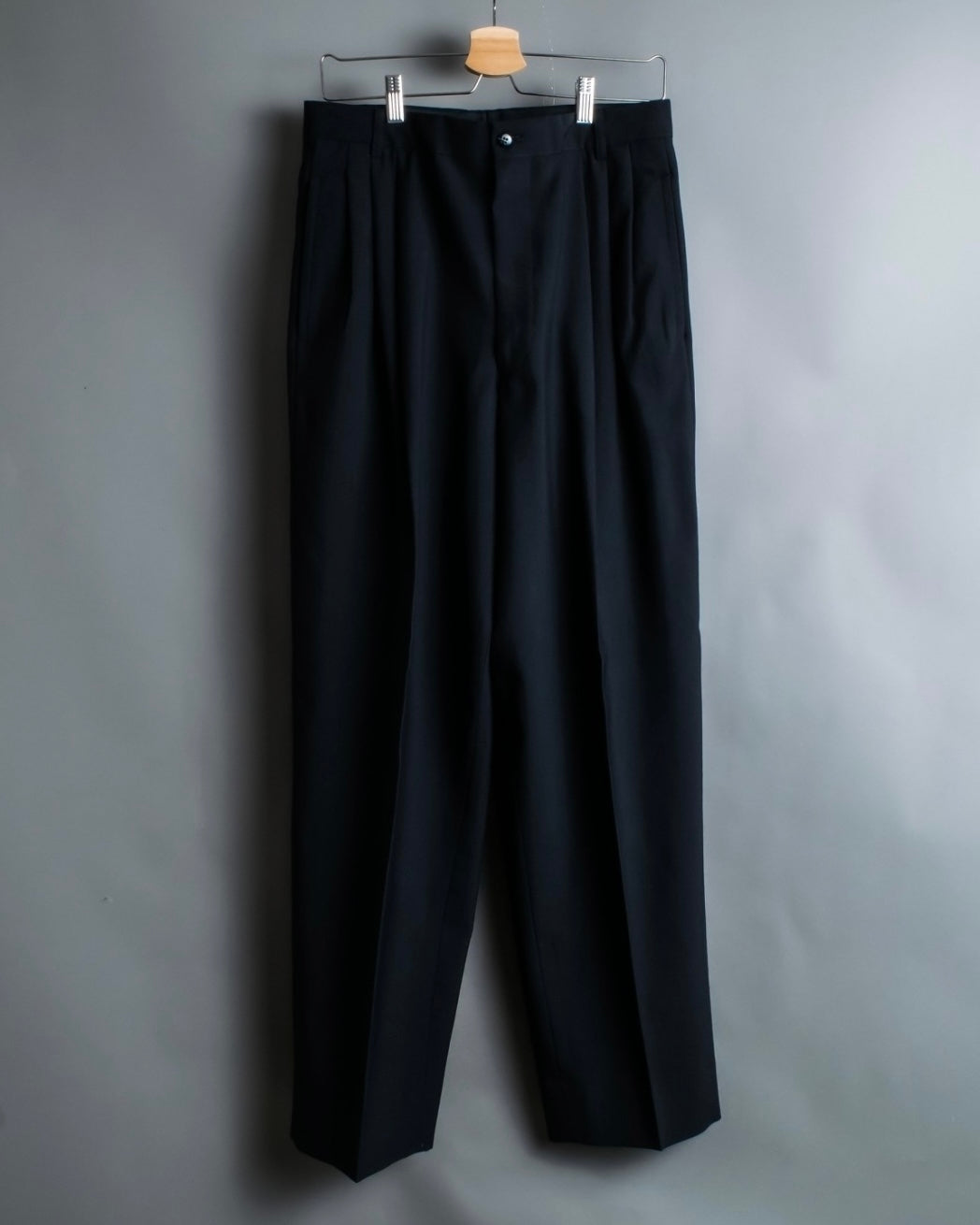 "CLAUDE MONTANA" Long lapel beautiful silhouette setup