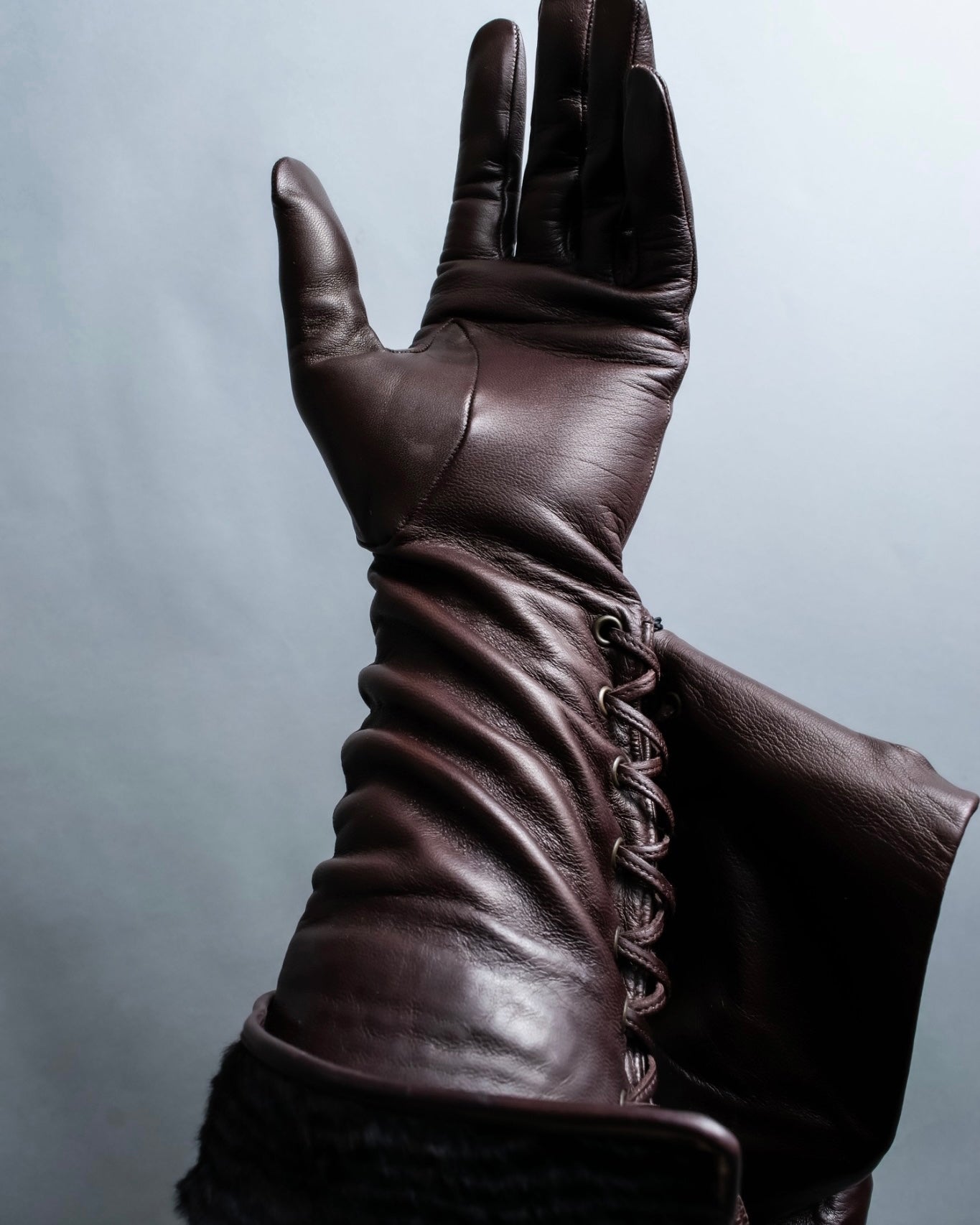 "PIUMELLI" Dead stock lace up long leather gloves